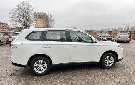 Mitsubishi Outlander III рестайлинг 3, 2013 год, 1 350 000 рублей, 2 фотография