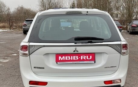 Mitsubishi Outlander III рестайлинг 3, 2013 год, 1 350 000 рублей, 6 фотография