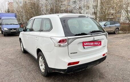 Mitsubishi Outlander III рестайлинг 3, 2013 год, 1 350 000 рублей, 5 фотография