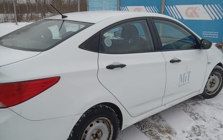 Hyundai Solaris II рестайлинг, 2015 год, 580 000 рублей, 4 фотография