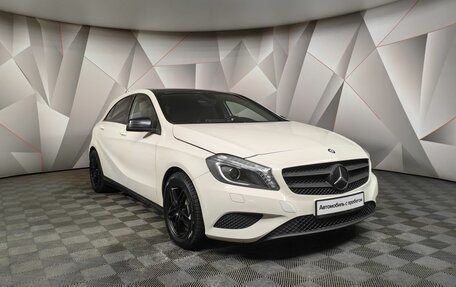 Mercedes-Benz A-Класс, 2015 год, 1 355 000 рублей, 3 фотография