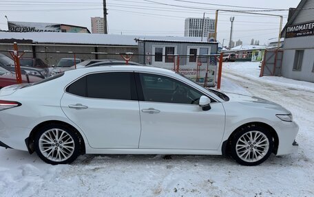 Toyota Camry, 2019 год, 2 600 000 рублей, 7 фотография