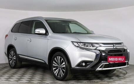 Mitsubishi Outlander III рестайлинг 3, 2019 год, 2 277 000 рублей, 3 фотография