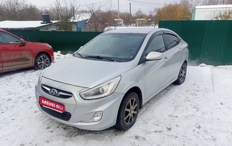 Hyundai Solaris II рестайлинг, 2013 год, 720 000 рублей, 2 фотография