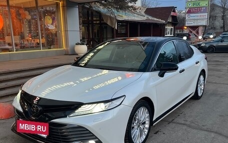 Toyota Camry, 2020 год, 3 850 000 рублей, 2 фотография