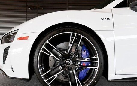 Audi R8, 2023 год, 28 612 000 рублей, 4 фотография