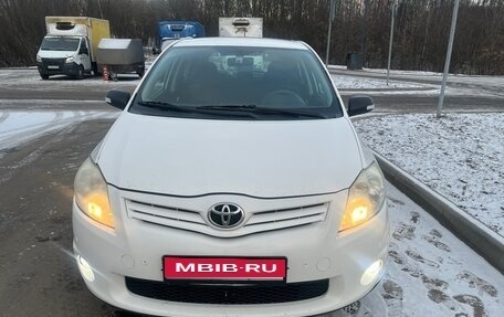 Toyota Auris II, 2010 год, 925 000 рублей, 1 фотография