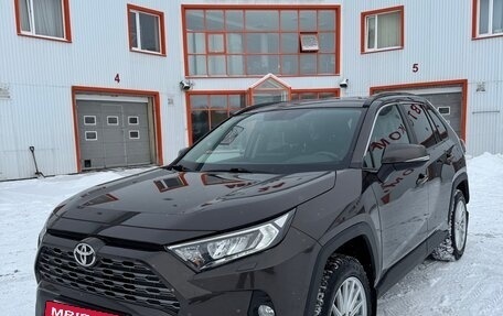 Toyota RAV4, 2019 год, 4 100 000 рублей, 3 фотография