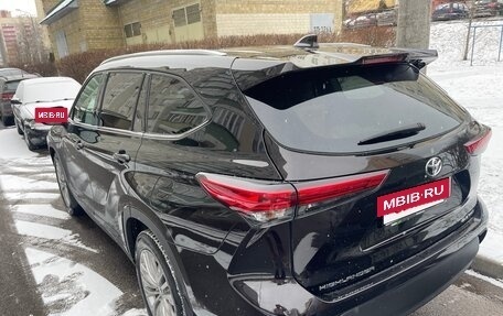 Toyota Highlander, 2022 год, 6 300 000 рублей, 2 фотография