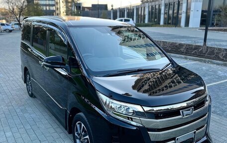 Toyota Noah III, 2020 год, 3 100 000 рублей, 3 фотография