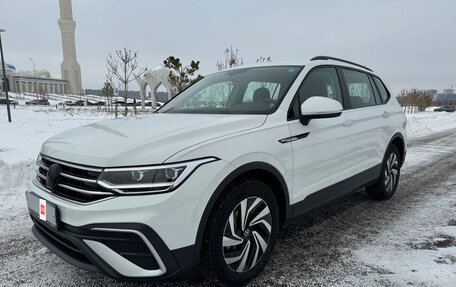 Volkswagen Tiguan II, 2022 год, 3 100 000 рублей, 1 фотография