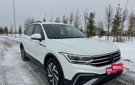 Volkswagen Tiguan II, 2022 год, 3 100 000 рублей, 2 фотография