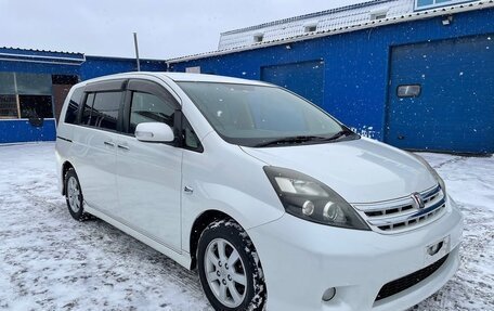 Toyota ISis I, 2013 год, 1 050 000 рублей, 2 фотография