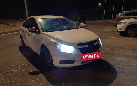 Chevrolet Cruze II, 2010 год, 555 000 рублей, 3 фотография