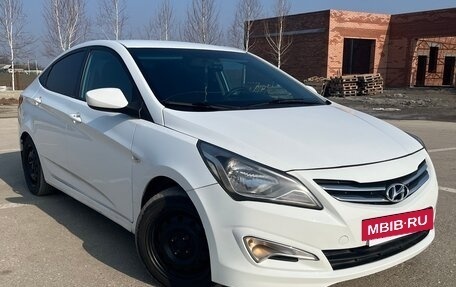 Hyundai Solaris II рестайлинг, 2015 год, 850 000 рублей, 5 фотография