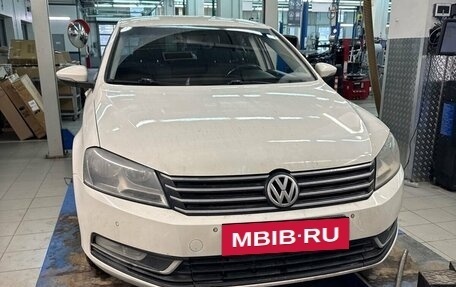 Volkswagen Passat B7, 2013 год, 1 197 000 рублей, 2 фотография