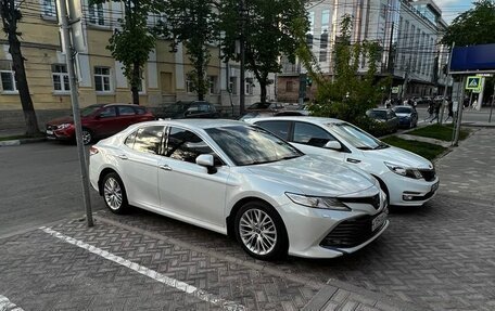 Toyota Camry, 2019 год, 2 850 000 рублей, 1 фотография