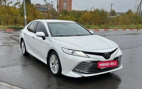 Toyota Camry, 2019 год, 2 850 000 рублей, 2 фотография