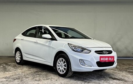 Hyundai Solaris II рестайлинг, 2011 год, 700 000 рублей, 2 фотография