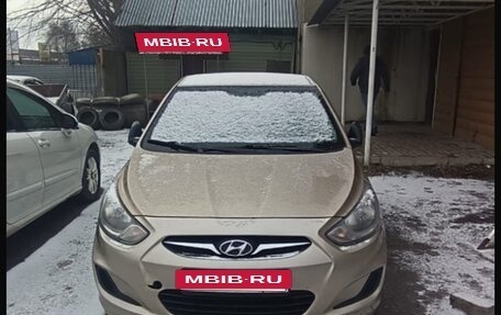 Hyundai Solaris II рестайлинг, 2011 год, 475 000 рублей, 3 фотография