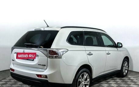 Mitsubishi Outlander III рестайлинг 3, 2013 год, 1 399 000 рублей, 5 фотография