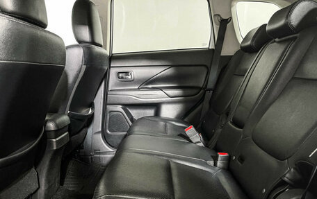 Mitsubishi Outlander III рестайлинг 3, 2013 год, 1 399 000 рублей, 10 фотография