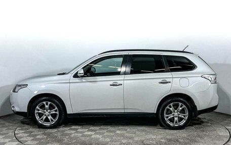 Mitsubishi Outlander III рестайлинг 3, 2013 год, 1 399 000 рублей, 8 фотография