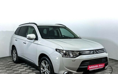 Mitsubishi Outlander III рестайлинг 3, 2013 год, 1 399 000 рублей, 3 фотография