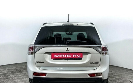 Mitsubishi Outlander III рестайлинг 3, 2013 год, 1 399 000 рублей, 6 фотография