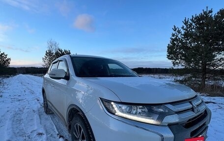 Mitsubishi Outlander III рестайлинг 3, 2016 год, 2 100 000 рублей, 2 фотография