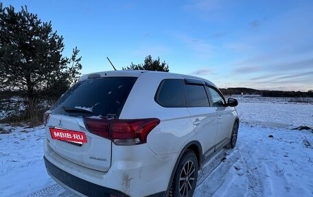 Mitsubishi Outlander III рестайлинг 3, 2016 год, 2 100 000 рублей, 3 фотография