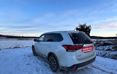 Mitsubishi Outlander III рестайлинг 3, 2016 год, 2 100 000 рублей, 4 фотография