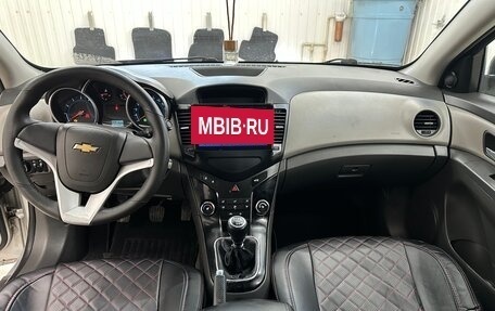 Chevrolet Cruze II, 2010 год, 800 000 рублей, 9 фотография