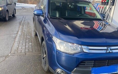 Mitsubishi Outlander III рестайлинг 3, 2014 год, 1 450 000 рублей, 3 фотография