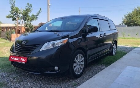 Toyota Sienna III, 2012 год, 3 150 000 рублей, 3 фотография