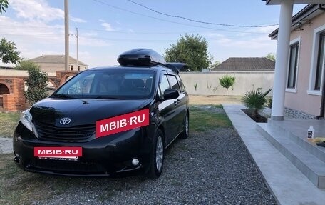 Toyota Sienna III, 2012 год, 3 150 000 рублей, 2 фотография