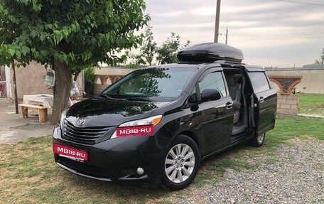 Toyota Sienna III, 2012 год, 3 150 000 рублей, 18 фотография