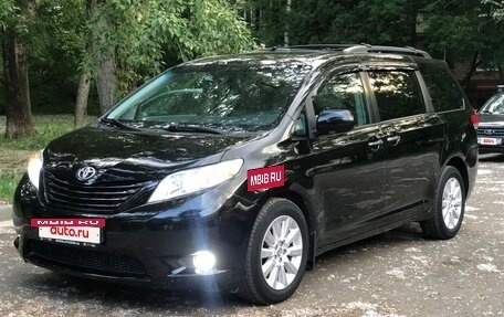 Toyota Sienna III, 2012 год, 3 150 000 рублей, 30 фотография