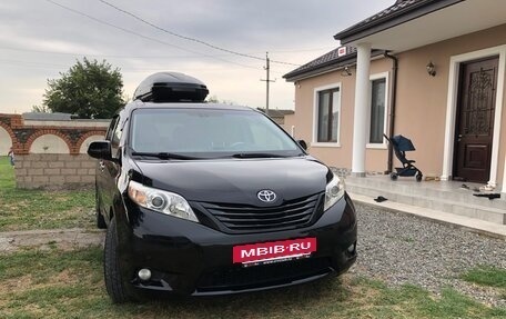 Toyota Sienna III, 2012 год, 3 150 000 рублей, 15 фотография