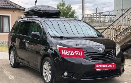 Toyota Sienna III, 2012 год, 3 150 000 рублей, 21 фотография