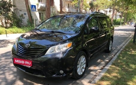 Toyota Sienna III, 2012 год, 3 150 000 рублей, 34 фотография