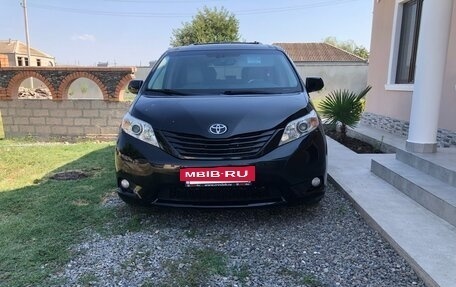 Toyota Sienna III, 2012 год, 3 150 000 рублей, 31 фотография