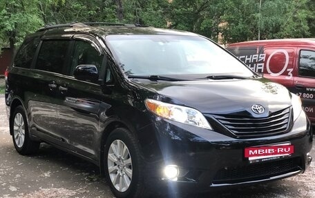 Toyota Sienna III, 2012 год, 3 150 000 рублей, 28 фотография