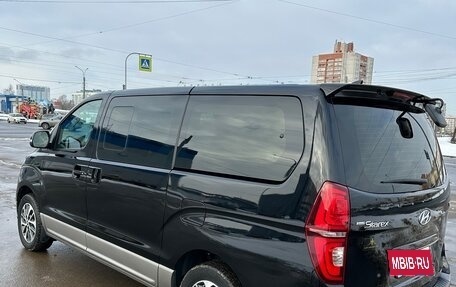 Hyundai Grand Starex Grand Starex I рестайлинг 2, 2019 год, 3 850 000 рублей, 3 фотография