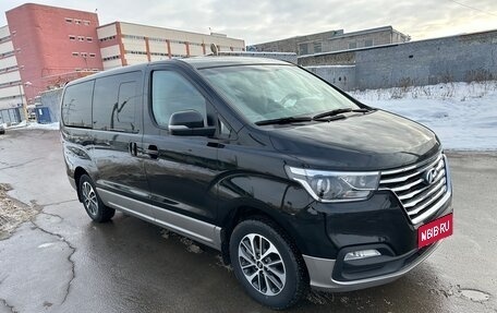 Hyundai Grand Starex Grand Starex I рестайлинг 2, 2019 год, 3 850 000 рублей, 6 фотография