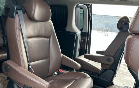 Hyundai Grand Starex Grand Starex I рестайлинг 2, 2019 год, 3 850 000 рублей, 16 фотография