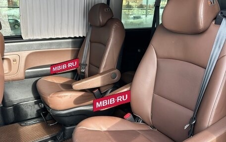 Hyundai Grand Starex Grand Starex I рестайлинг 2, 2019 год, 3 850 000 рублей, 13 фотография