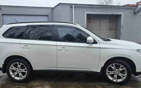 Mitsubishi Outlander III рестайлинг 3, 2013 год, 1 570 000 рублей, 7 фотография