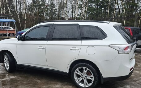 Mitsubishi Outlander III рестайлинг 3, 2013 год, 1 570 000 рублей, 6 фотография