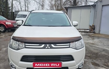 Mitsubishi Outlander III рестайлинг 3, 2013 год, 1 570 000 рублей, 3 фотография